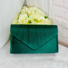 Load image into Gallery viewer, Emerald Green Bag and Fascinator Hat, Matching Bridal Set Hatinator Purse for Wedding Guest Mother of the Bride Groom