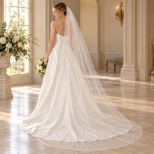 Load image into Gallery viewer, Single-Tier Rolled-Edge Wedding Veil | 75–300 cm | White or Ivory