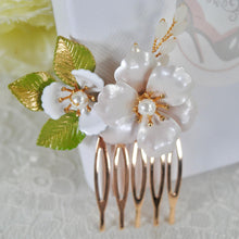 Load image into Gallery viewer, Pearlescent Pink Bridal Hair Comb, Flower Pearl Wedding Accessories