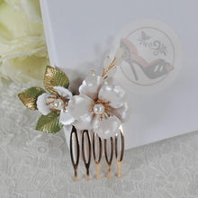 Load image into Gallery viewer, Pearlescent Pink Bridal Hair Comb, Flower Pearl Wedding Accessories