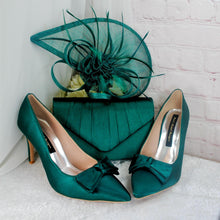 Load image into Gallery viewer, Emerald Green Satin Bridal Set: Heels, Clutch & Fascinator