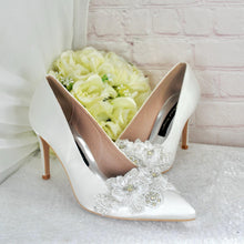 Load image into Gallery viewer, Ivory Satin Bridal Set: Floral Heels, Clutch & Fascinator