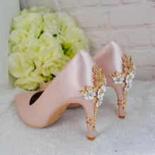 Load image into Gallery viewer, Blush Pink Satin Bridal Set: Handmade Heels, Clutch & Fascinator
