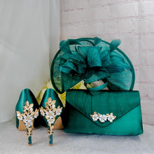 Load image into Gallery viewer, Emerald Green Satin Bridal Set: Handmade Heels, Clutch, Fascinator