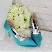 Load image into Gallery viewer, Teal Satin Bridal Set: Handmade Low Heels, Clutch Bag, Fascinator