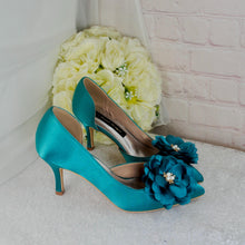 Load image into Gallery viewer, Teal Satin Bridal Set: Handmade Clutch, Fascinator Hat & Heels
