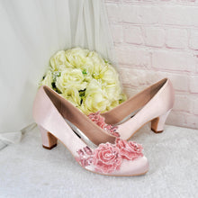 Load image into Gallery viewer, Pink Satin Bridal Set: Embroidered Block Heels, Clutch & Fascinator