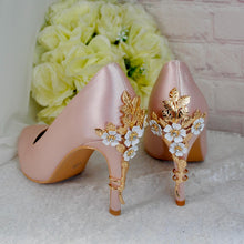 Load image into Gallery viewer, Blush Pink Satin Bridal Set: Handmade Heels, Clutch & Fascinator