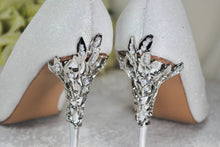 Load image into Gallery viewer, White Shimmer with Pearl Filigree Vine