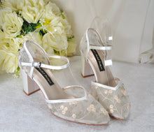 Load image into Gallery viewer, Floral Embroidered Block Heels