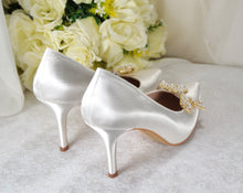 Load image into Gallery viewer, Satin Shoes with Pearl Bow Shoe Clip