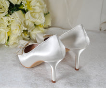 Load image into Gallery viewer, Satin Shoes with Bow Shoe Clip