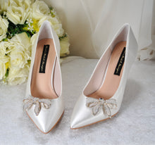 Load image into Gallery viewer, Bow Shoe Clips