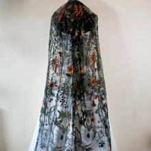 Load image into Gallery viewer, Black Autumn Flower Floral Veil