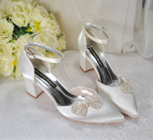 Load image into Gallery viewer, Block Heels with Pearl Bow