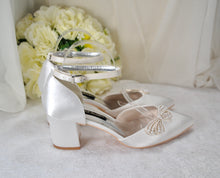 Load image into Gallery viewer, Block Heels with Pearl Bow