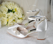 Load image into Gallery viewer, Block Heels with Pearl Bow