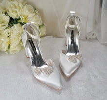 Load image into Gallery viewer, Block Heels with Pearl Bow