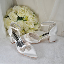 Load image into Gallery viewer, Block Heels with Pearl Bow