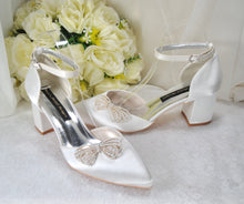 Load image into Gallery viewer, Block Heels with Pearl Bow