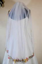 Load image into Gallery viewer, Floral Lace Edge Veil