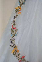 Load image into Gallery viewer, Floral Lace Edge Veil