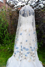 Load image into Gallery viewer, Lotus Flower Floral Veil