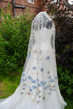 Load image into Gallery viewer, Lotus Flower Floral Veil