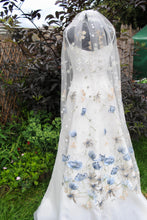 Load image into Gallery viewer, Lotus Flower Floral Veil