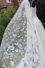 Load image into Gallery viewer, Lotus Flower Floral Veil