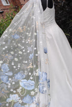 Load image into Gallery viewer, Lotus Flower Floral Veil