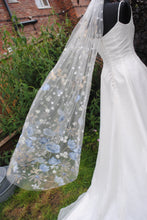 Load image into Gallery viewer, Lotus Flower Floral Veil