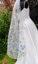 Load image into Gallery viewer, Lotus Flower Floral Veil