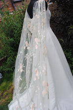 Load image into Gallery viewer, Champagne Floral Wedding Cape