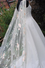 Load image into Gallery viewer, Champagne Floral Wedding Cape