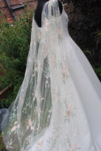 Load image into Gallery viewer, Champagne Floral Wedding Cape