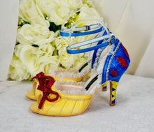 Load image into Gallery viewer, Snow White