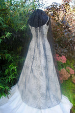 Load image into Gallery viewer, Cobweb Veil | White or Black