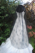 Load image into Gallery viewer, Cobweb Veil | White or Black
