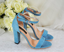 Load image into Gallery viewer, Suede Block Heel Sandal