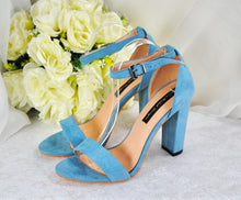 Load image into Gallery viewer, Suede Block Heel Sandal