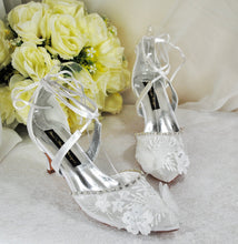 Load image into Gallery viewer, White Butterfly