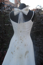 Load image into Gallery viewer, Celestial Tulle Bridal Bow