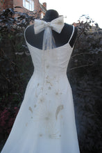 Load image into Gallery viewer, Celestial Tulle Bridal Bow