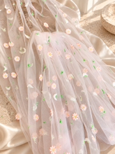 Load image into Gallery viewer, Daisy Embroidered Wedding Veil | 100 cm | Five Colours