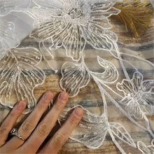 Load image into Gallery viewer, Cathedral Morning Glory' embroidered vei