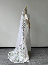 Load image into Gallery viewer, Bridal Veil with Embroidered Flowers and attached comb