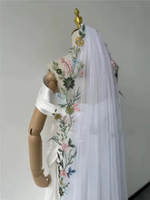 Load image into Gallery viewer, Bridal Veil with Embroidered Flowers and attached comb