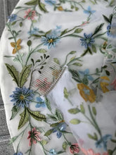 Load image into Gallery viewer, Bridal Veil with Embroidered Flowers and attached comb