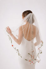 Load image into Gallery viewer, Floral Embroidered Edge Bridal Veil,